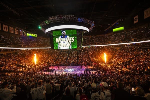 Game 4 of the playoff series between the Timberwolves and Lakers