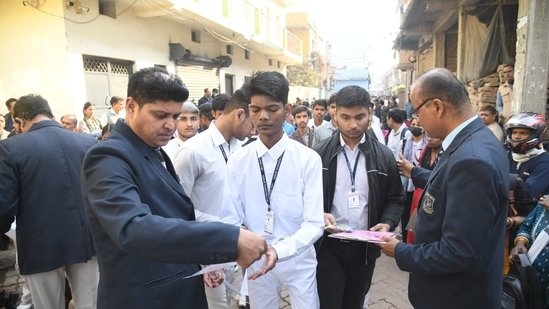 MP Board Result 2025 Date and Time: MP Board Result 2025 Date and Time: This year, the MP board 10th examination was held from February 27 to March 21. (Santosh Kumar ) MP Board Result 2025 Date and Time: MP Board Result 2025 Date and Time: This year, the MP board 10th examination was held from February 27 to March 21. (Santosh Kumar )