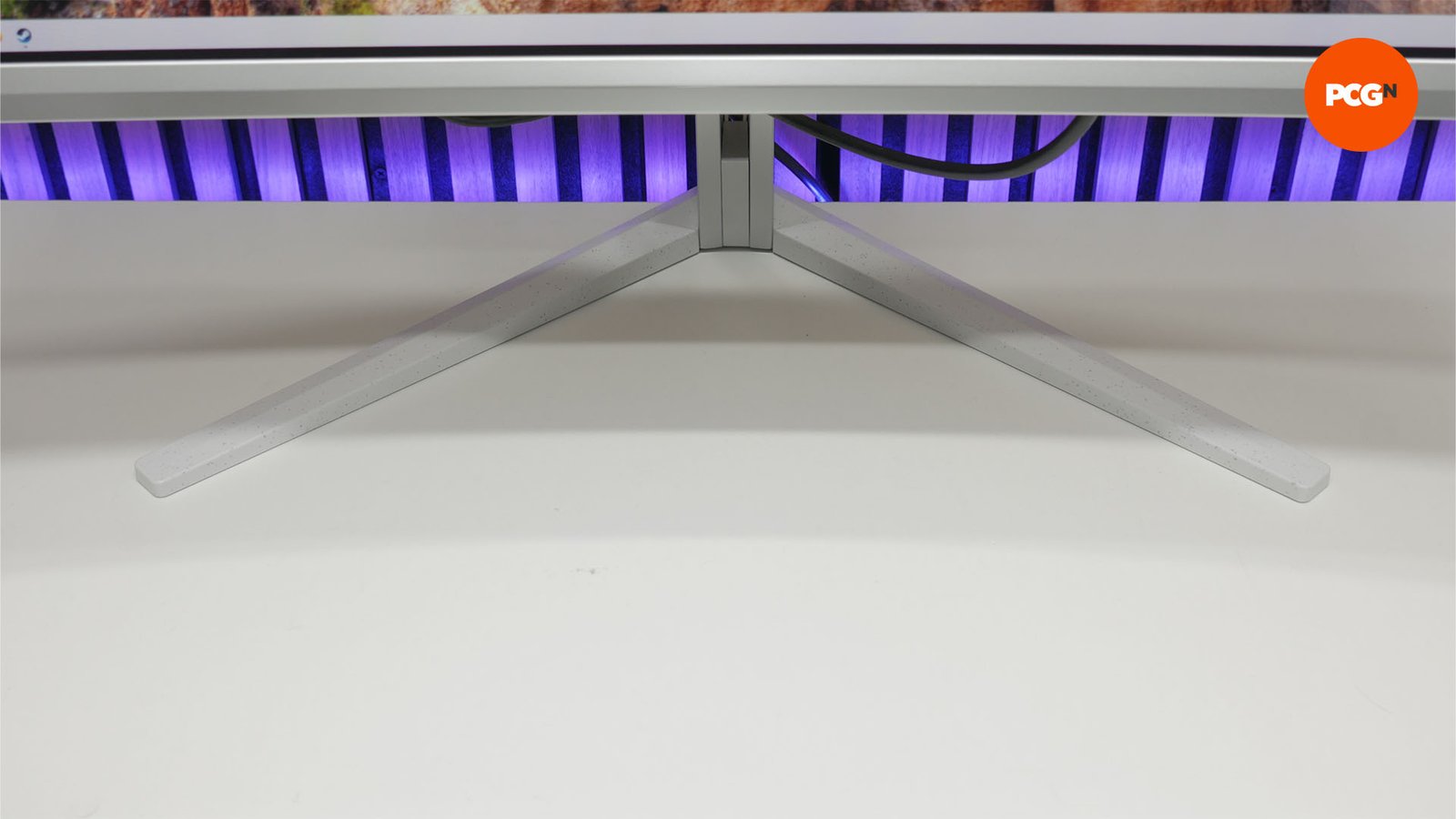 philips evnia 34m2c8600 review 03 - stand