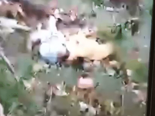 हेलिकॉप्टर क्रैश होकर गौरीकुंड के जंगलों में गिरा और उसमें आग लग गई।