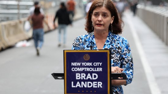 Meg Barnette, wife of New York City Comptroller and mayoral candidate Brad Lander, speaks to the media after Lander was detained by ICE agents inside immigration court in Manhattan, New York City, U.S., June 17, 2025. REUTERS/Kylie Cooper(REUTERS)