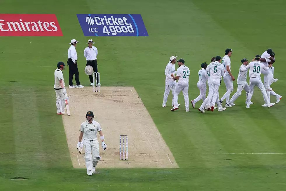 South Africa bowlers hit back after conceding a chunky first-innings lead but Australia finished Day 2 218 runs ahead South Africa bowlers hit back after conceding a chunky first-innings lead but Australia finished Day 2 218 runs ahead