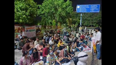 Rajasthan Administrative Services (RAS) aspirants protest at Rajasthan University (RU); demand postponement of June 17–18 exam