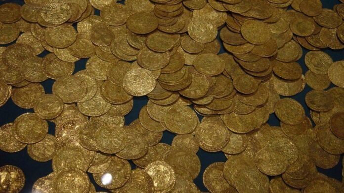 Gold Coins from ‘World’s Richest Shipwreck’ Show 300-Year-Old Castles and
