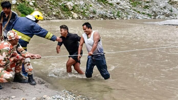 Sikkim-landslides-1500-tourists-stranded-main-road-blocked-due-to.jpg