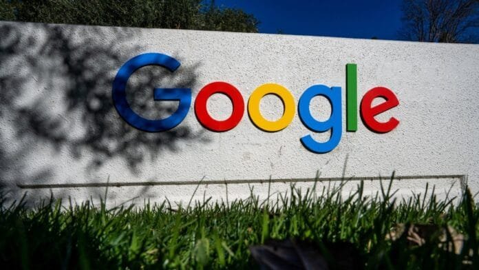 Alphabet CEO Expects to Keep Hiring Engineers as AI Advances