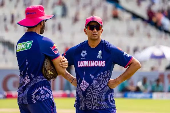 dravid-will-not-continue-with.jpg