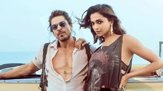 shah_rukh_khan_and_deepika_padukone_1756267844086_1756267844279.jpg