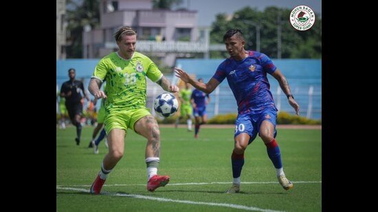 Mohun-Bagan-Super-Giant-s-Jason-Cummings-left-tr_1757953841912.jpg