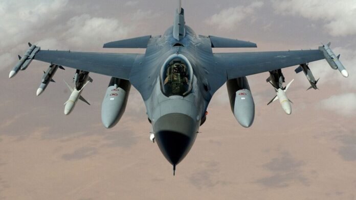 fighter_jets_1747122443284_1756709940186.jpg