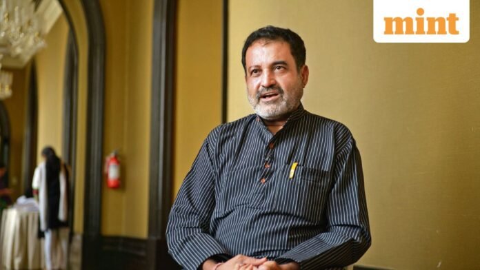 2-0-1142240096-TV-mohandas-pai01-20150526-AB-0_1679691138367_1759297122825.JPG