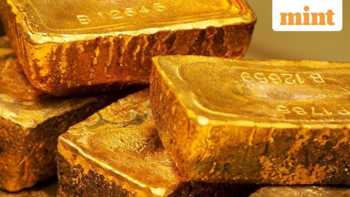 2-0-114462485-gold-bar-4C-0_1681903205141_1759318366991.jpg