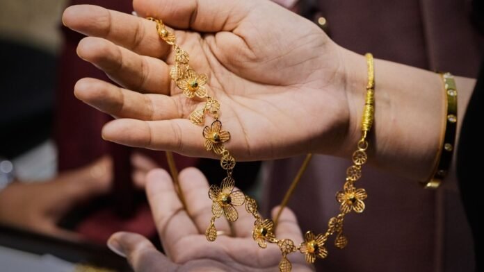 India-Hindu-Festibal-1_1760856668335_1760856686840.jpg