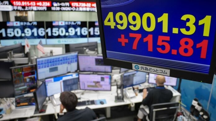 JAPAN-STOCKS-1_1761160179180_1761160184728.jpg