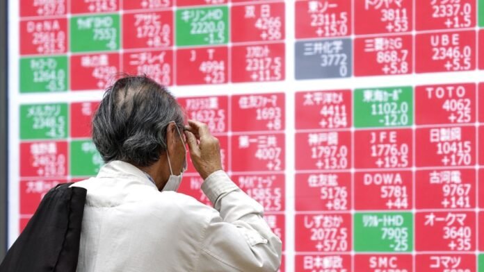 JAPAN-STOCKS-6_1761585568324_1761585577132.jpg