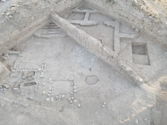 a-monumental-structure-in-Kani-Shaie-1024x768.webp.webp