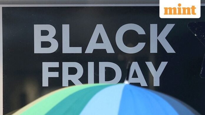 BRITAIN-RETAIL-SHOPPING-12_1764316782574_1764316791610.JPG