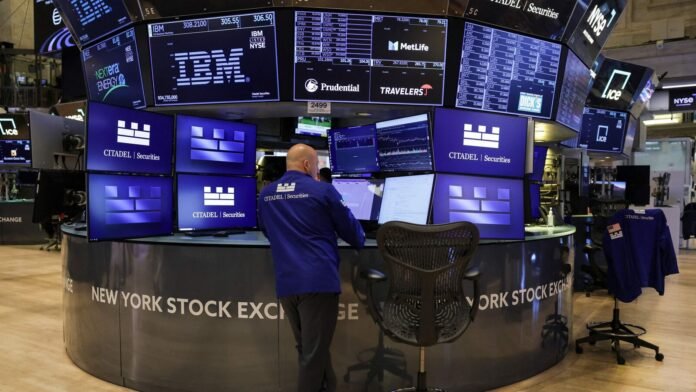 US-ECONOMY-MARKETS-12_1761918109951_1761918136198.jpg