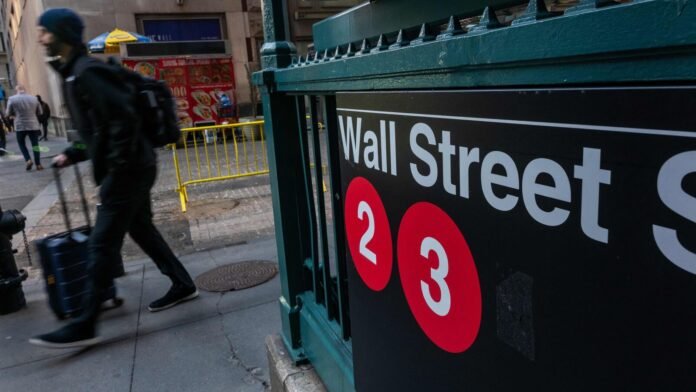 US-MARKETS-OPEN-AFTER-DOW-LOSES-NEARLY-900-POINTS-_1742189741876_1763736810199.jpg