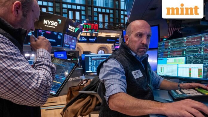 US-TRADING-MARKETS-OPEN-AFTER-DROPPING-ALMOST-400-_1762785952282_1762785952522.jpg