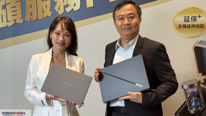 asus-systems-business-general-manager-liao-ti-hsiang-right-of-image.jpg